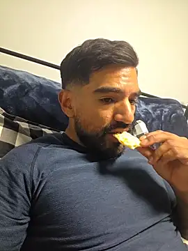 piggylatino online show from 05/11/26, 03:52