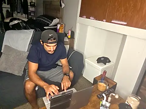 piggylatino online show from 11/13/25, 05:22