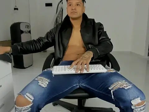 master leather online show from 04/05/26, 06:36