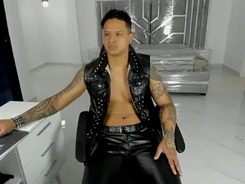 master leather online show from 04/10/26, 04:08