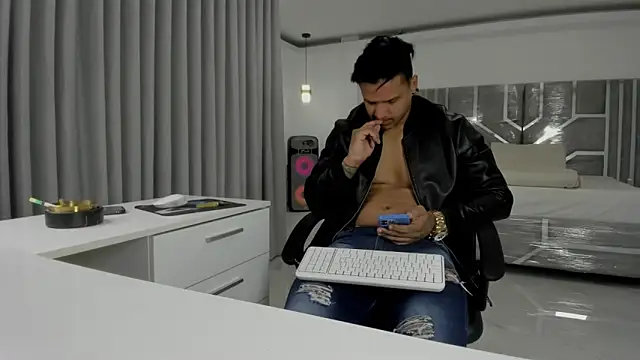 master leather online show from 04/29/26, 03:49