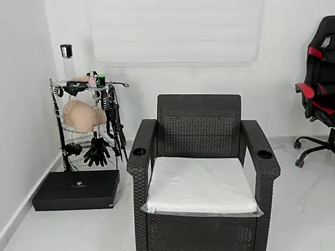 master leather online show from 07/04/26, 04:33