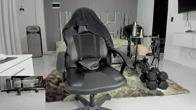 master leather online show from 06/02/26, 07:25