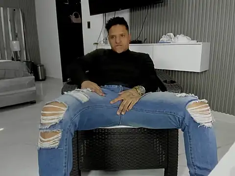 master leather online show from 07/10/26, 01:33