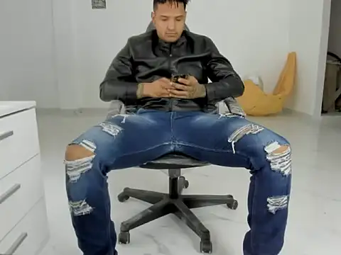 master leather online show from 03/26/26, 01:42