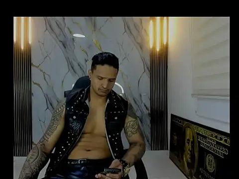 master leather online show from 04/16/26, 09:39