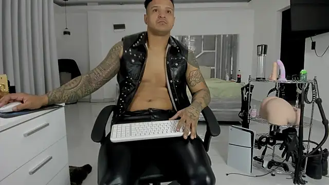 master leather online show from 05/22/26, 02:04