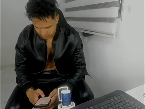 master leather online show from 03/24/26, 07:36