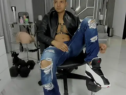master leather online show from 07/11/26, 02:06