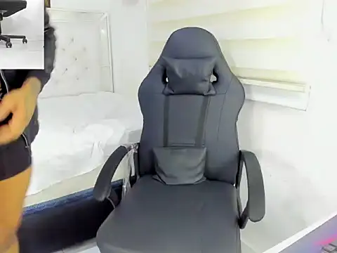 master leather online show from 12/03/25, 06:51