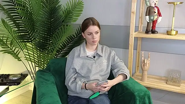 EliseKeath online show from 11/12/25, 02:43