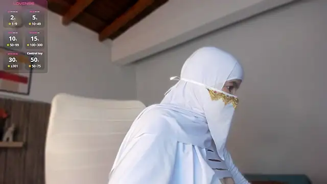 Hannaa Dolly online show from 11/18/25, 02:59