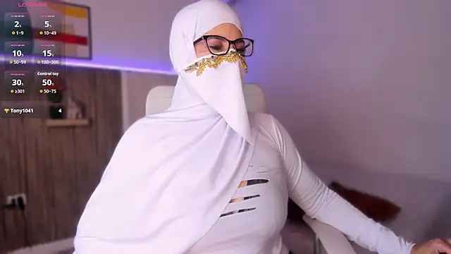 Hannaa Dolly online show from 12/15/25, 03:01