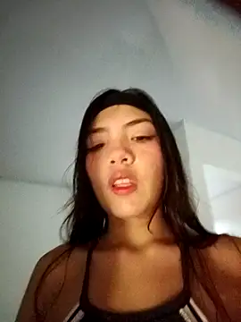 Snapshot of Pretty-v chatting on 11/13/25, 01:42 Pretty-v online show from 11/13/25, 01:42