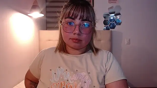 YiniBelle online show from 11/26/25, 03:28