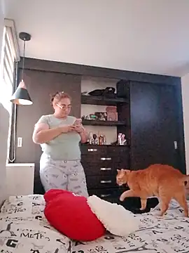 YiniBelle online show from 04/06/26, 09:16