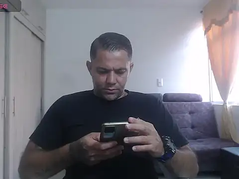 Snapshot of Alexander_Halls chatting on 11/13/25, 01:15 Alexander Halls online show from 11/13/25, 01:15