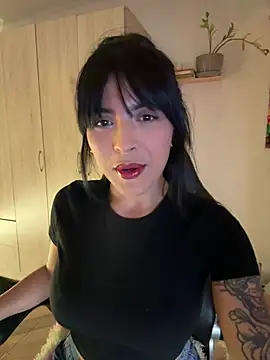 Snapshot of Cristal_Cerati_ chatting on 06/20/26, 01:32 Cristal Cerati online show from 06/20/26, 01:32