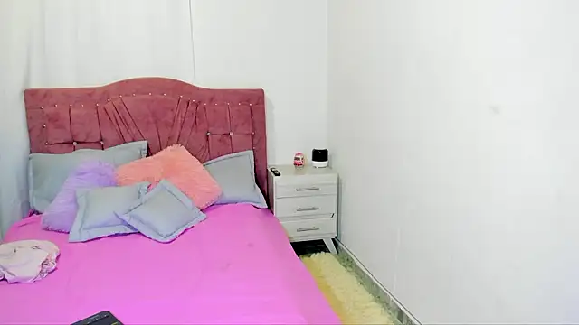 yourlatina emely online show from 03/05/26, 08:49