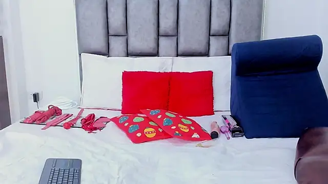 sarahhernandez online show from 12/18/25, 02:32