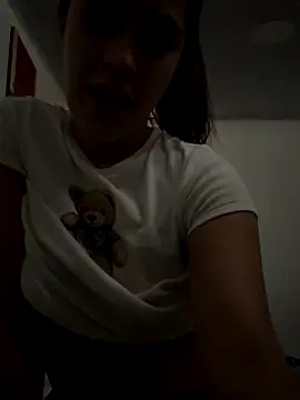 Snapshot of lucyrain_18 chatting on 11/16/25, 04:01 lucyrain 18 online show from 11/16/25, 04:01