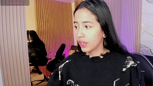 Snapshot of Joselyn_tay chatting on 06/17/26, 12:04 Joselyn tay online show from 06/17/26, 12:04