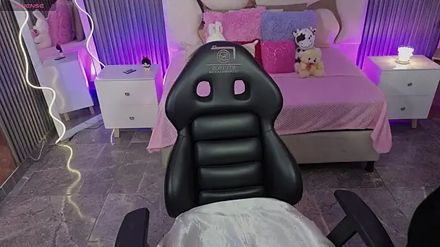 Joselyn tay online show from 04/23/26, 12:29