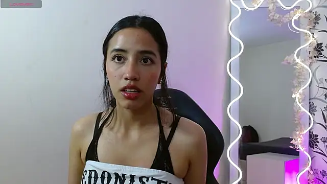 Snapshot of Joselyn_tay chatting on 06/22/26, 04:31 Joselyn tay online show from 06/22/26, 04:31
