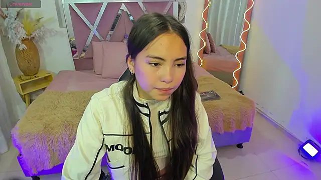 ISABELA TAY online show from 11/26/25, 11:43