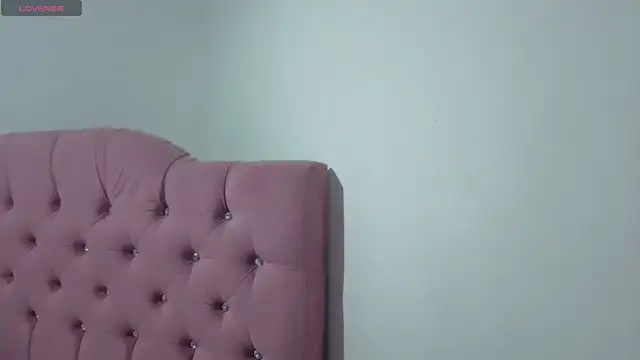 ISABELA TAY online show from 04/15/26, 11:38