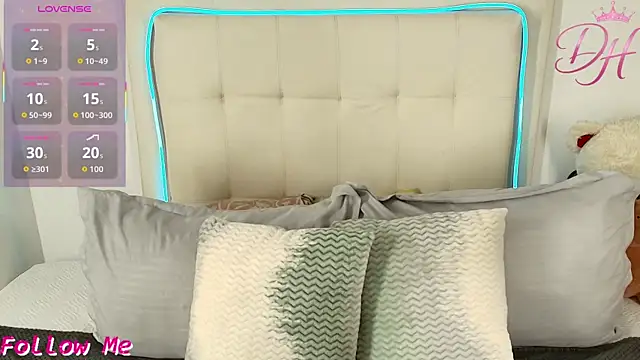 Daphne Hills online show from 04/24/26, 06:10