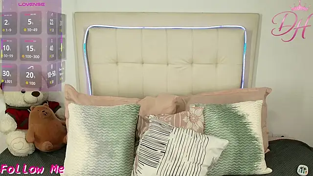 Daphne Hills online show from 04/10/26, 06:37