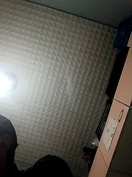 hotguy71000 online show from 12/02/25, 04:52