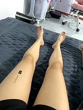 Bella wett online show from 11/12/25, 03:49