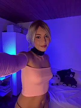 nani rosse of online show from 12/15/25, 10:04