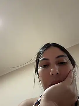Snapshot of Anna_Bitch_Disgusting chatting on 06/16/26, 04:34 Anna Bitch Disgusting online show from 06/16/26, 04:34