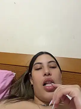 Snapshot of Anna_Bitch_Disgusting chatting on 06/06/26, 05:29 Anna Bitch Disgusting online show from 06/06/26, 05:29
