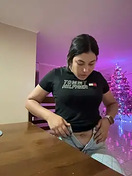 Snapshot of Anna_Bitch_Disgusting chatting on 11/18/25, 03:43 Anna Bitch Disgusting online show from 11/18/25, 03:43