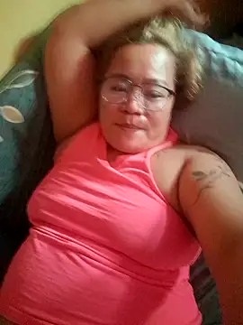 Snapshot of loriepinay46 chatting on 06/14/26, 10:05 loriepinay46 online show from 06/14/26, 10:05