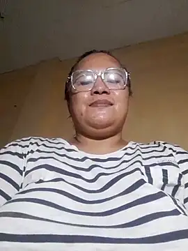 Snapshot of loriepinay46 chatting on 06/18/26, 09:14 loriepinay46 online show from 06/18/26, 09:14