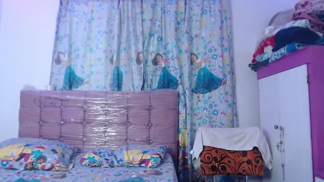 AishaOwens online show from 12/17/25, 08:25