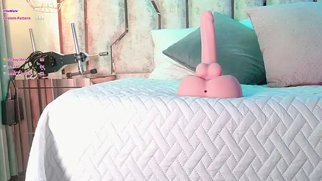 Caroline palmerr online show from 12/22/25, 03:17