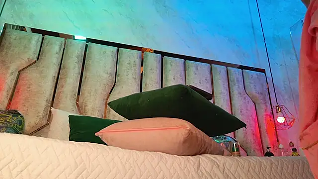 Caroline palmerr online show from 12/14/25, 03:24