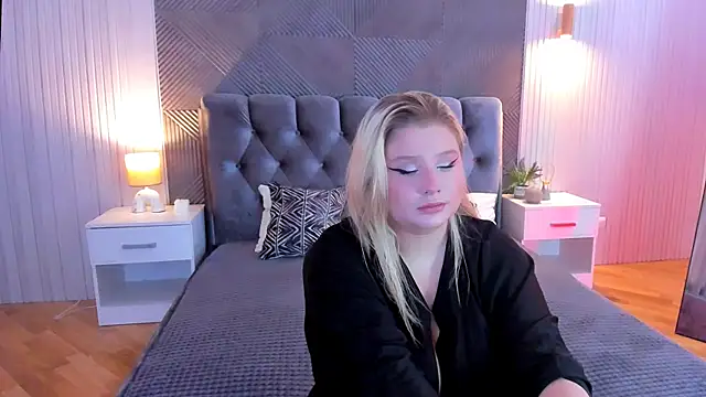 EmiliaStanley online show from 12/02/25, 05:42