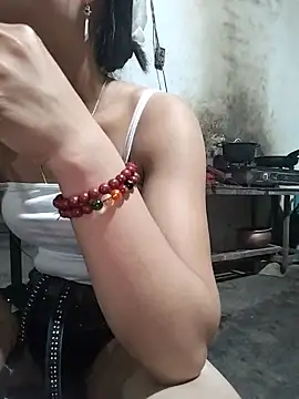 Snapshot of gugu0022 chatting on 04/13/26, 12:31 gugu0022 online show from 04/13/26, 12:31