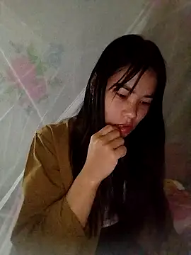 Snapshot of gugu0022 chatting on 03/18/26, 12:03 gugu0022 online show from 03/18/26, 12:03