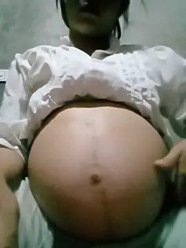 Snapshot of Micky_baby chatting on 05/26/26, 03:21 Micky baby online show from 05/26/26, 03:21