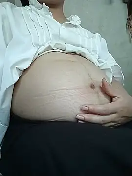 Snapshot of Micky_baby chatting on 05/27/26, 03:47 Micky baby online show from 05/27/26, 03:47