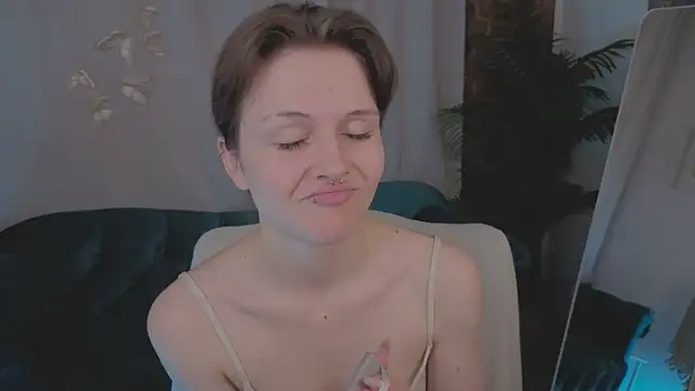 Shy Vivi online show from 04/15/26, 03:27