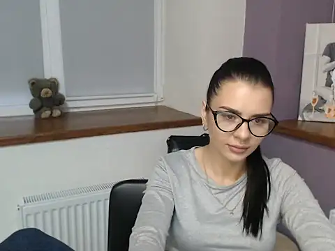 divina kira online show from 11/28/25, 08:03